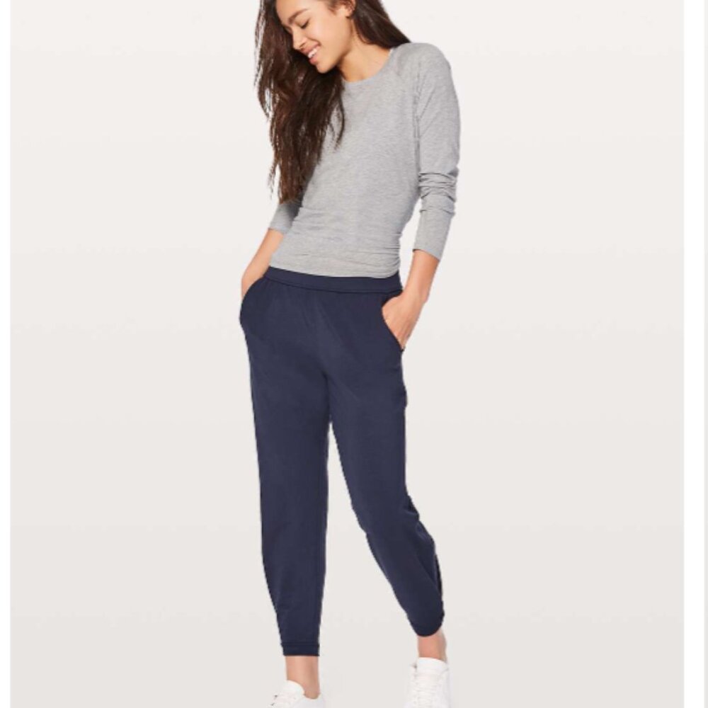 Lululemon Women's Twisted & Tucked Pant 25" Midnight Navy (Size 6)